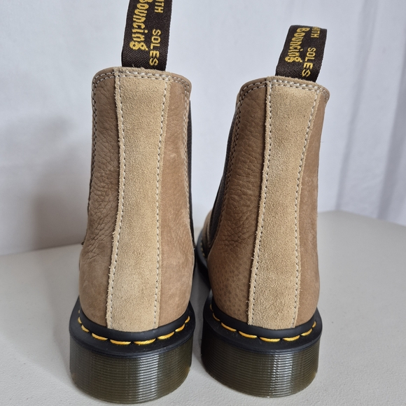 Dr. Martens 2976 Nubuck Chelsea Boots NWOB - Size 7 - Picture 7 of 16